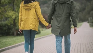 Mężczyźni rozkwitają, kobiety więdną. Kto zyskuje atrakcyjność w związku?