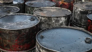 Składowali baterie i kwasy, zarobili miliony. Mafia śmieciowa przed sądem