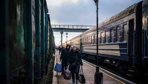 "Trudna decyzja w celu ochrony życia". Ukraina ogranicza ruch pociągów