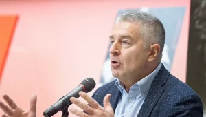 Sąd zdecydował w sprawie Władysława Frasyniuka. W tle słowa o żołnierzach