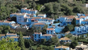 Niebieska wioska zachwyca turystów. Jak powstała wyjątkowa Wioska Smerfów?