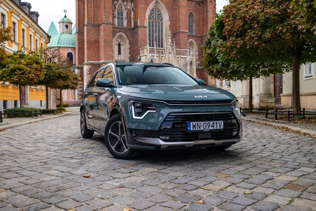 Kia Niro II generacji z napędem hybrydowym wyróżnia się przede wszystkim niskim zużyciem paliwa.