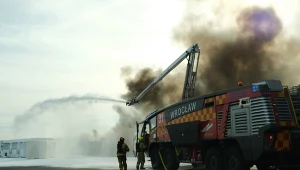 Syreny alarmowe, śmigłowce i gęsty dym nad lotniskiem. To tylko ćwiczenia