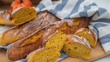 Bagietki dyniowe to pieczywo, które najlepiej smakuje jesienią