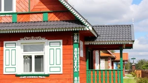 Wieś, w której czas się zatrzymał. Poznaj Krainę Otwartych Okiennic 