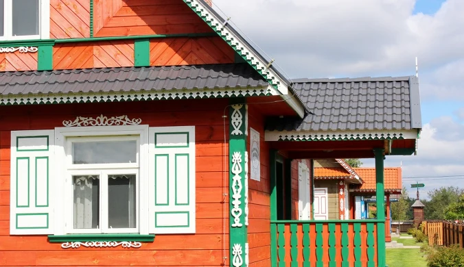 Wieś, w której czas się zatrzymał. Poznaj Krainę Otwartych Okiennic 