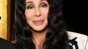 Cher chce ślubu z 40 lat młodszym partnerem. Jej dzieci boją się jednego