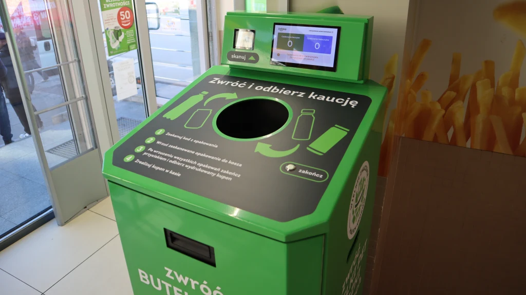 Do końca roku w sklepach Żabka będzie już 4,5 tys. takich automatów Do końca roku w sklepach Żabka będzie już 4,5 tys. takich automatów