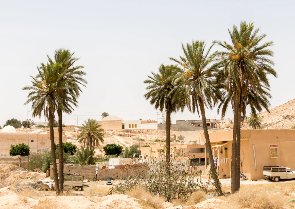 Krajobraz i tradycyjna architektura Tunezji lato 2026