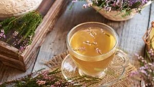 Prosty napar z jesiennych kwiatów. Pij przy stanach zapalnych i problemach z trawieniem