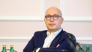 "Wojna buldogów" w KO? W kuluarach komentują odejście wiceministra