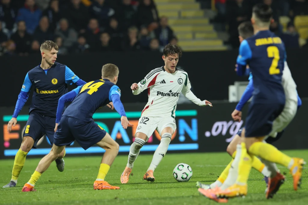 Błysk Kacpra Urbańskiego, Legia nie dawała rywalom szans. Nagle pięć koszmarnych minut