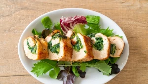 Roladki z kurczaka z serem i szpinakiem wychodzą naprawdę soczyste