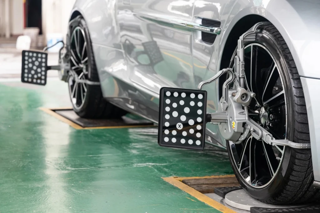 Zbieżność kół należy sprawdzać co 2 lata lub 30 tys. km