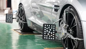 Dlaczego auto ściąga na boki po wymianie opon? To może być zbieżność kół