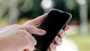 Dlaczego telefon z czasem działa coraz gorzej? Jak temu zapobiec?