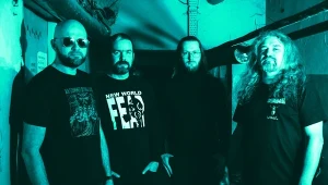 "Podróż pełna szaleństwa i magii". Metalowa legenda podziemia z Łodzi wraca