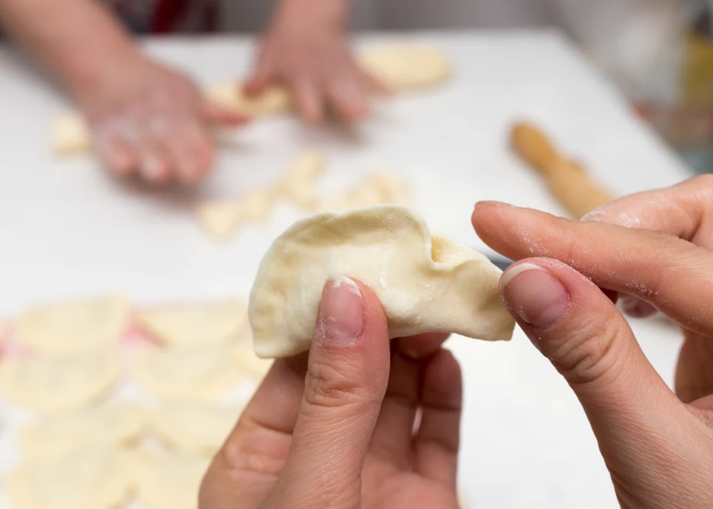 Każda gospodyni ma swoje triki na idealne ciasto pierogowe Każda gospodyni ma swoje triki na idealne ciasto pierogowe