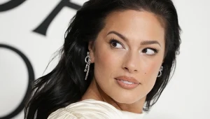W blasku fleszy olśniewała. Ashley Graham pokazała kulisy przygotowań