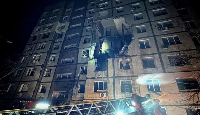 Zniszczony blok mieszkalny w Dnieprze