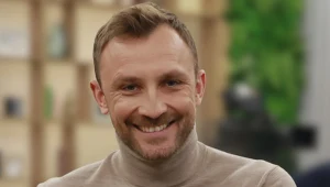 Zagrał główną rolę w "Ślepnąc od świateł", pracował z Charlize Theron. Teraz Kamil Nożyński dołącza do obsady serialu Polsatu