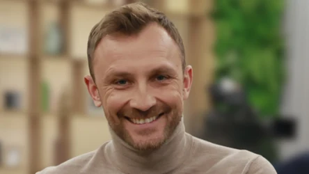 Zagrał główną rolę w "Ślepnąc od świateł", pracował z Charlize Theron. Teraz Kamil Nożyński dołącza do obsady serialu Polsatu