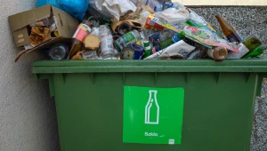 Nowy zakaz na śmietnikach w Polsce. Tych odpadów nie wolno wyrzucać w worku