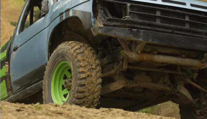 Dramatyczny finał próby wjazdu autem terenowym na stok narciarski