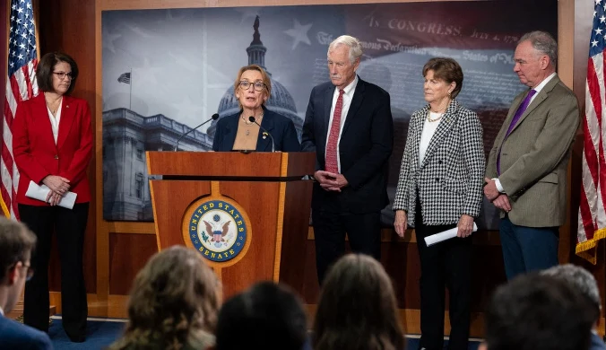 Senatorowie demokratów, którzy poparli przywrócenie finansowania rządu do stycznia