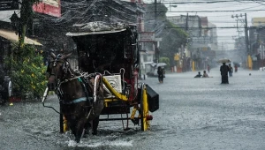 Fung-wong zaatakował. Są ofiary śmiertelne, a on kieruje się na nowy kraj