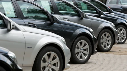 Jak bezpiecznie kupić używany samochód. Eksperci tłumaczą krok po kroku, na co uważać