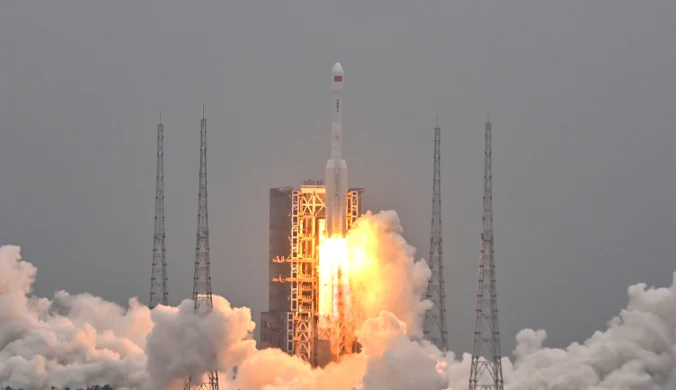 Chińska rakieta miała awarię po starcie. Trzy satelity nie trafiły na orbitę (zdjęcie ilustracyjne)