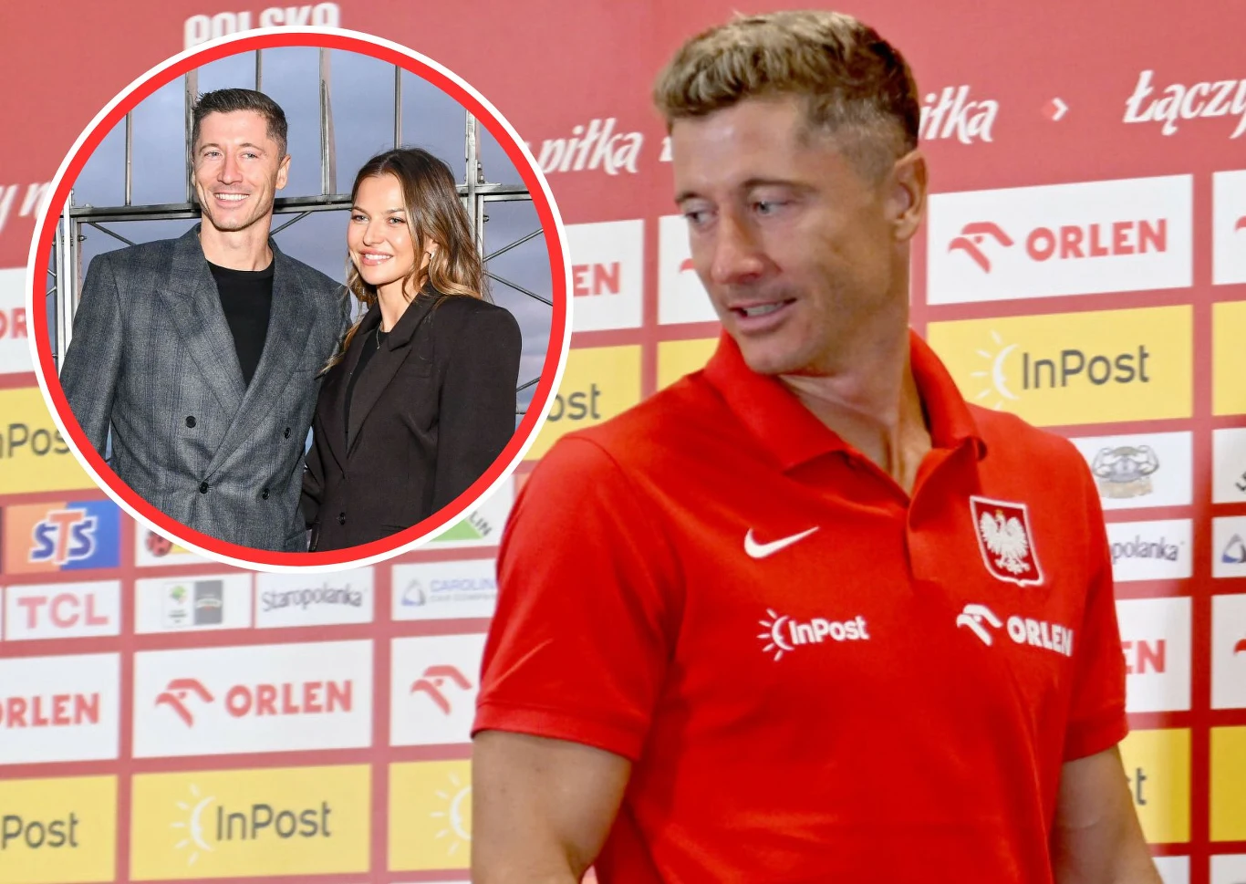 Robert Lewandowski wział udział w konferencji reprezentacji Polski Piłkarz w czerwonej koszulce reprezentacji Polski stoi na tle ściany medialnej z logotypami sponsorów. W lewym górnym rogu umieszczone jest okrągłe zdjęcie przedstawiające tego samego mężczyznę wraz z kobietą, oboje uśmiechnięci, ubrani elegancko.