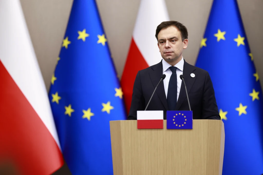 KSeF jest budowany przez resort finansów, któremu przewodniczy Andrzej Domański. System na pomóc uszczelnić system podatkowy, ale może być łakomym kąskiem dla obcych służb