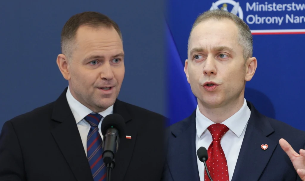 Wiceminister Cezary Tomczyk uderza w przemówienie prezydenta Karola Nawrockiego Dwóch mężczyzn w garniturach przemawia przy mikrofonach, w tle widoczne elementy oznaczeń urzędowych związanych z Ministerstwem Obrony Narodowej.