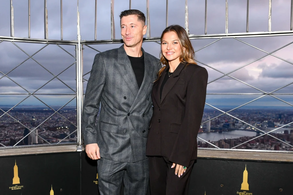 Anna Lewandowska skupiła na sobie uwagę, towarzysząc Robertowi Lewandowskiemu w Nowym Jorku Anna Lewandowska skupiła na sobie uwagę, towarzysząc Robertowi Lewandowskiemu w Nowym Jorku