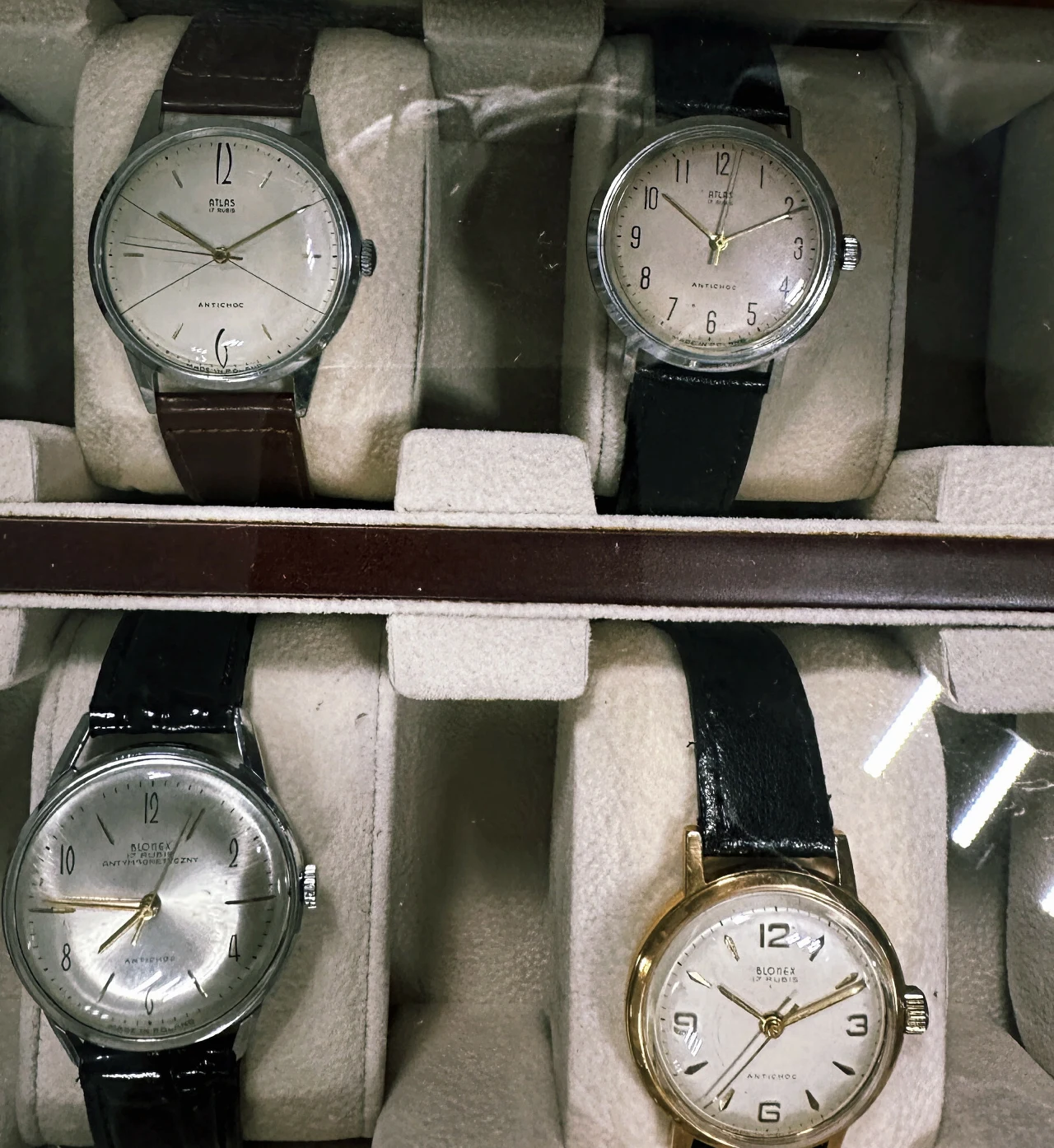 Odrestaurowane zegarki z dawnych lat osiągają dziś imponujące ceny.