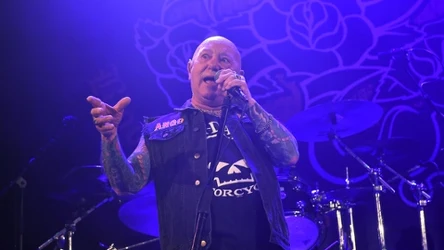 Angry Anderson stoi na czele Rose Tattoo