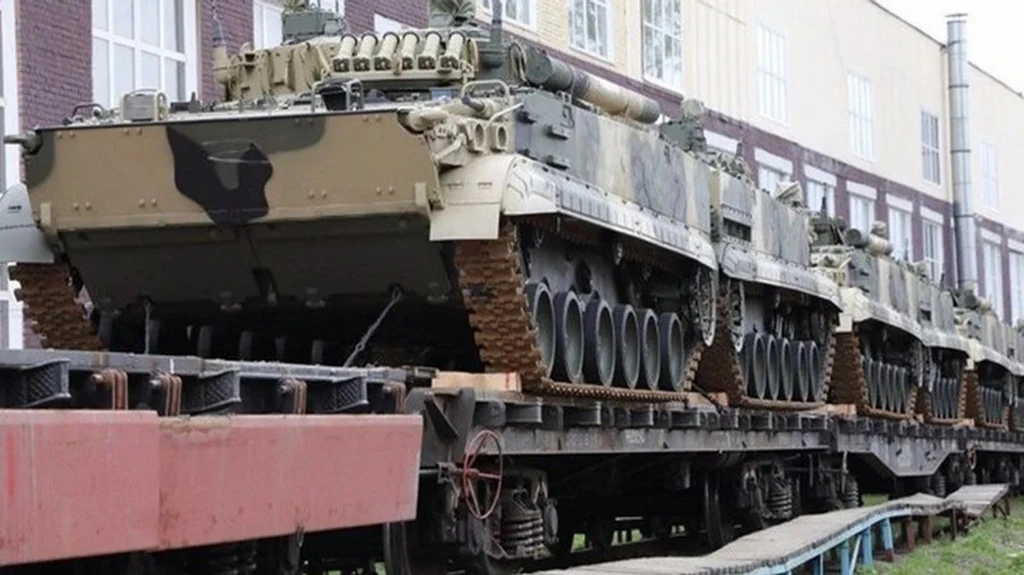 Ogromny transport najnowszych wozów bojowych BMP-3 na Krymie Ogromny transport najnowszych wozów bojowych BMP-3 na Krymie