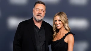 Myśleli, że dzieli ich 30 lat. Russell Crowe po spektakularnej zmianie obok młodszej partnerki wygląda lepiej niż kiedykolwiek