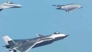 "Ostry miecz" w powietrzu. Chiny prezentują dron GJ-11 w formacji z J-20 i J-16D
