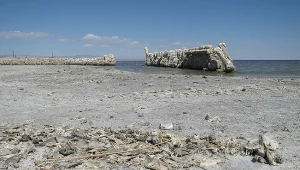 Znikające jezioro odsłoniło toksyczną tajemnicę. To zabójczy pył
