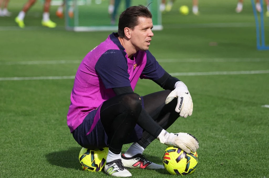 Wojciech Szczęsny Wojciech Szczęsny mógł zagrać w polskim klubie. Zaskakujący kierunek. "Myślał o tym"