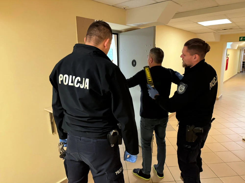 Policja zatrzymała w Warszawie Turka poszukiwanego czerwoną notą Interpolu Policja zatrzymała w Warszawie Turka poszukiwanego czerwoną notą Interpolu