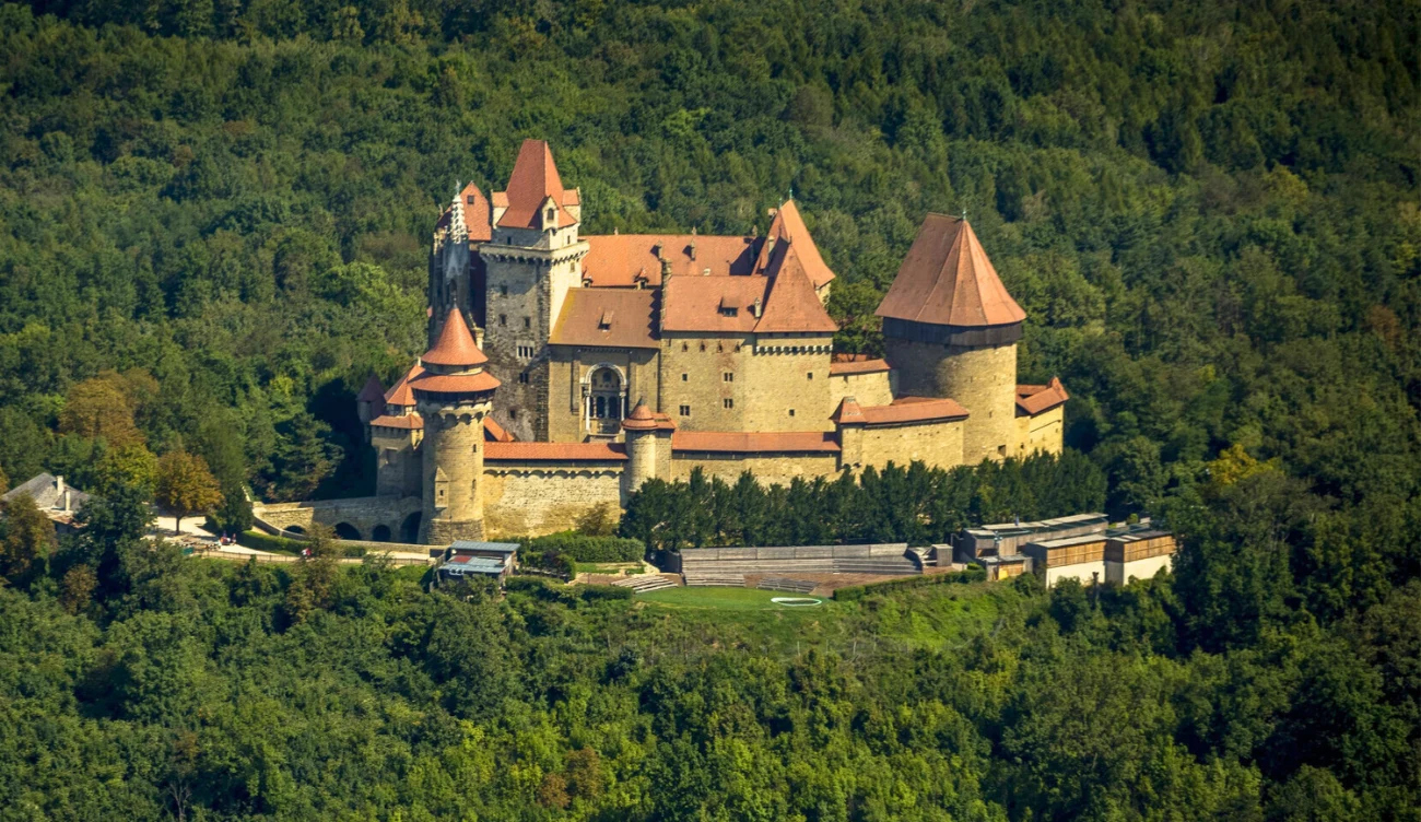 Ile czasu potrzeba na zwiedzanie zamku Kreuzenstein?