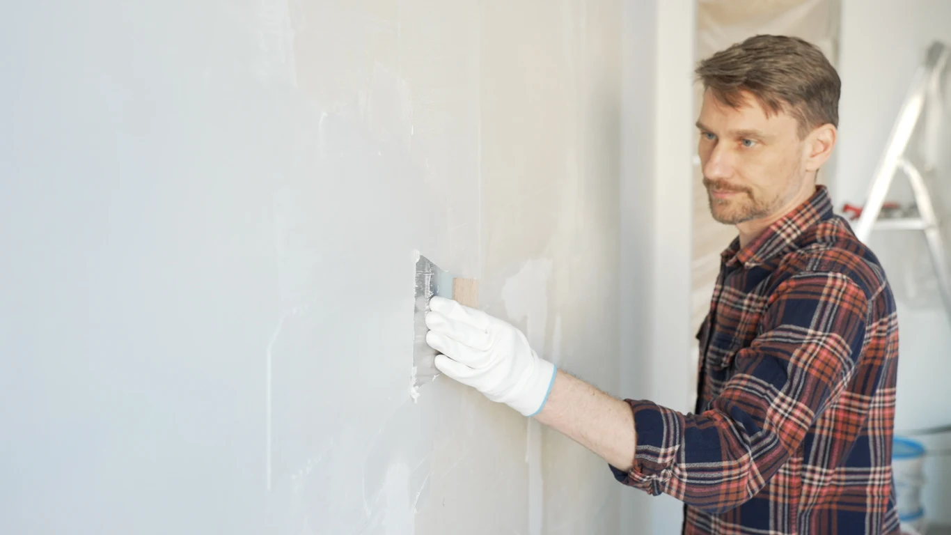 Płytki i fugi w łazience powoli odchodzą do lamusa. Polacy coraz częściej stawiają na to rozwiązanie