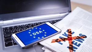 Unia Europejska i jej państwa członkowskie odpowiadają na zagrożenie i z roku na rok nasilają walkę z osobami zajmującymi się rozpowszechnianiem dezinformacji 