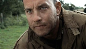 Tom Hanks w filmie "Szeregowiec Ryan"