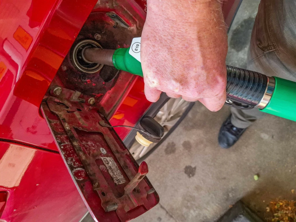 Wzrosty cen paliw na stacjach zostały w połowie listoapada zatrzymane. Zdj. ilustracyjne