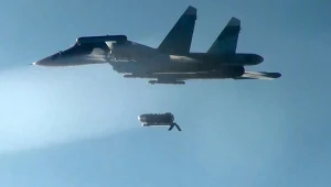 Rosjanie zrzucili ogromną, 3-tonową bombę na Ukrainę. Jest nagranie